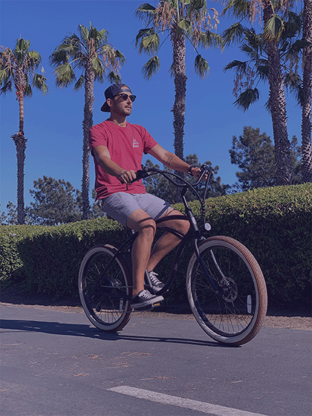 homme a velo electrique